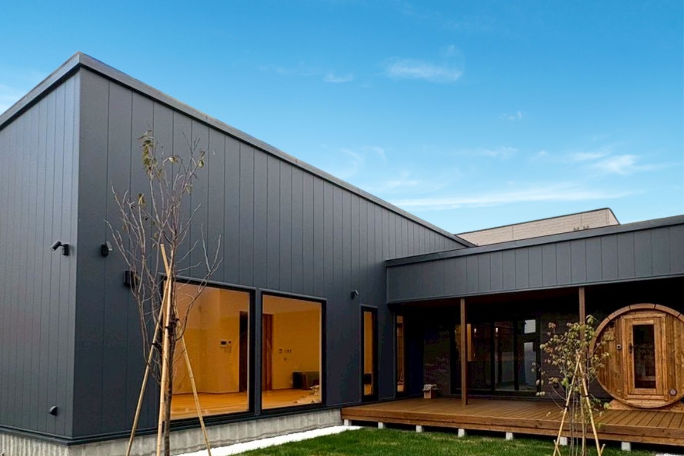 “暮らす”を愉しむ邸宅。100坪超の非日常空間